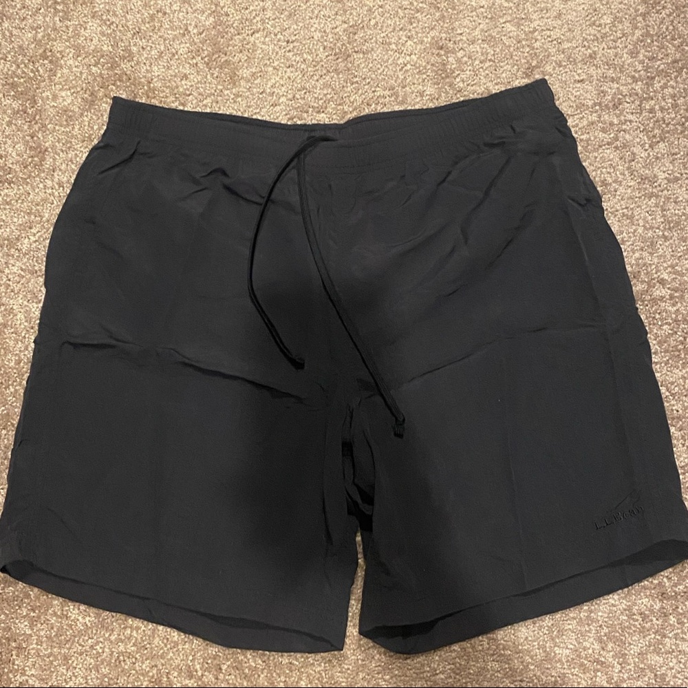 Men’s LL Bean lined swim trunks